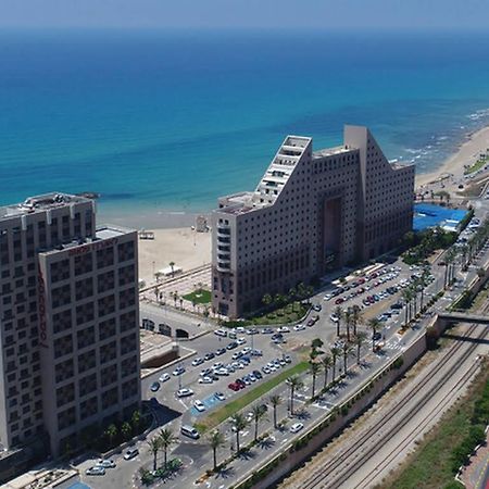 Апарт отель Almog Tower Хайфа Экстерьер фото